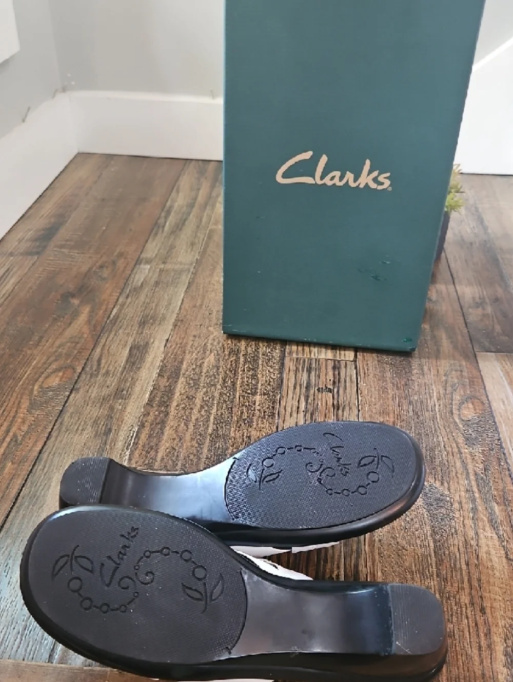 Clarks White and Black Cross-Strap Slip-On Heeled Sandals‎
